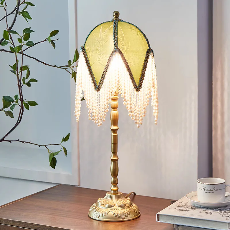 Французские винтажные светодиодные настольные лампы с кисточками E27led для гостиной, спальни, прикроватная лампа, декоративные атмосферные светильники для помещений
Французские винтажные светодиодные настольные лампы с кисточками E27led для гостиной, спальни, прикроватная лампа, декоративные атмосферные светильники для помещений