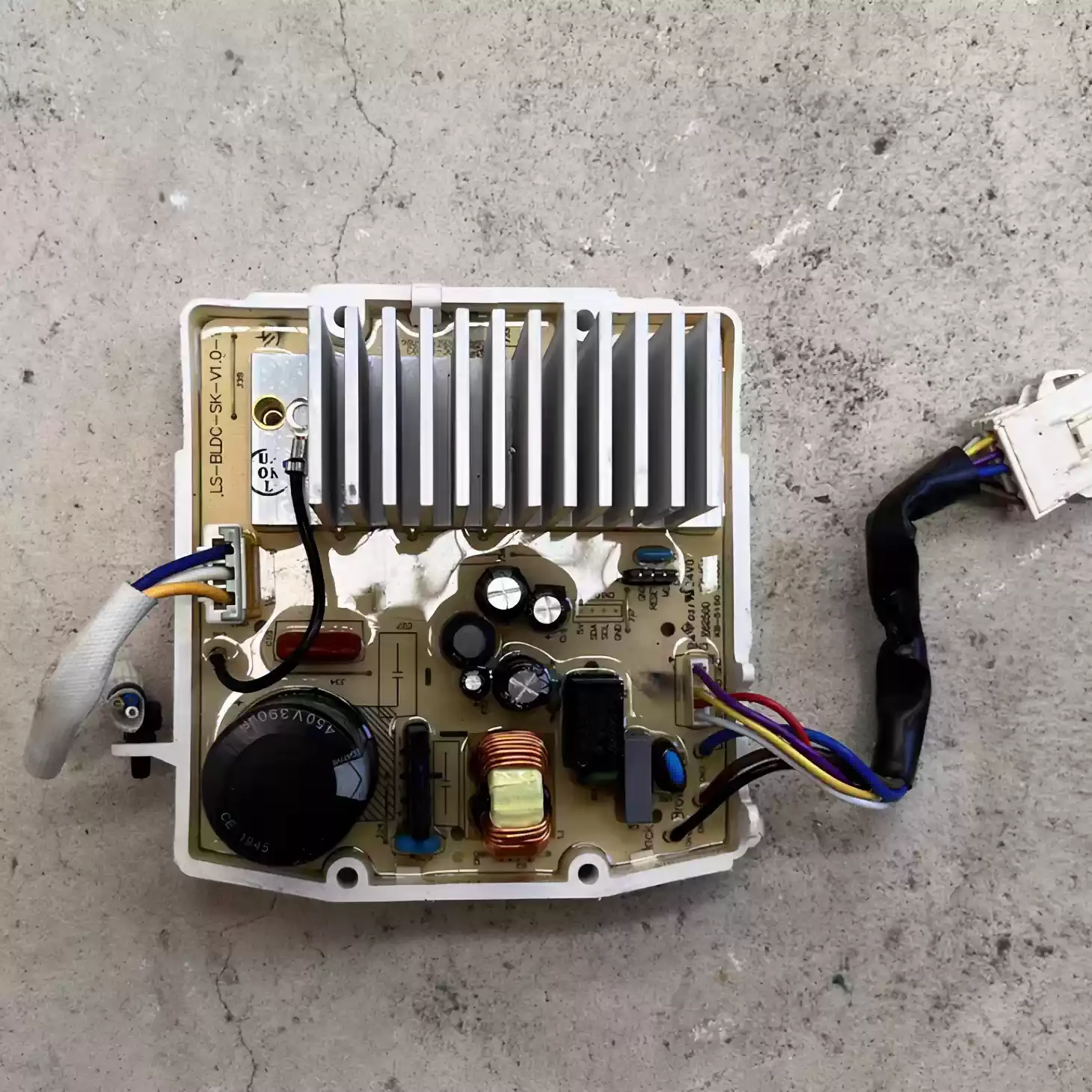 Suitable for Midea drum washing machine MG100V31DG5 frequency conversion board, drive board LS-BLDC-SK-V1.0-1
Suitable for Midea drum washing machine MG100V31DG5 frequency conversion board, drive board LS-BLDC-SK-V1.0-1