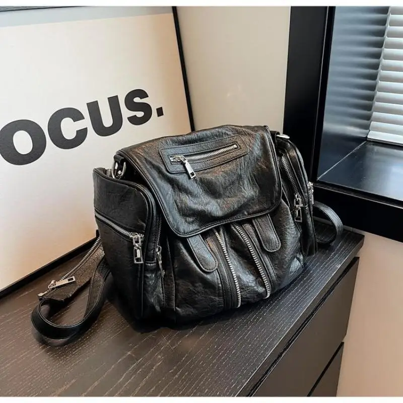 European / American Fashion Motorcycle Style Large Capacity Backpack High-quality Leather Portable Multifunctional Backpack Tide
European / American Fashion Motorcycle Style Large Capacity Backpack High-quality Leather Portable Multifunctional Backpack Tide