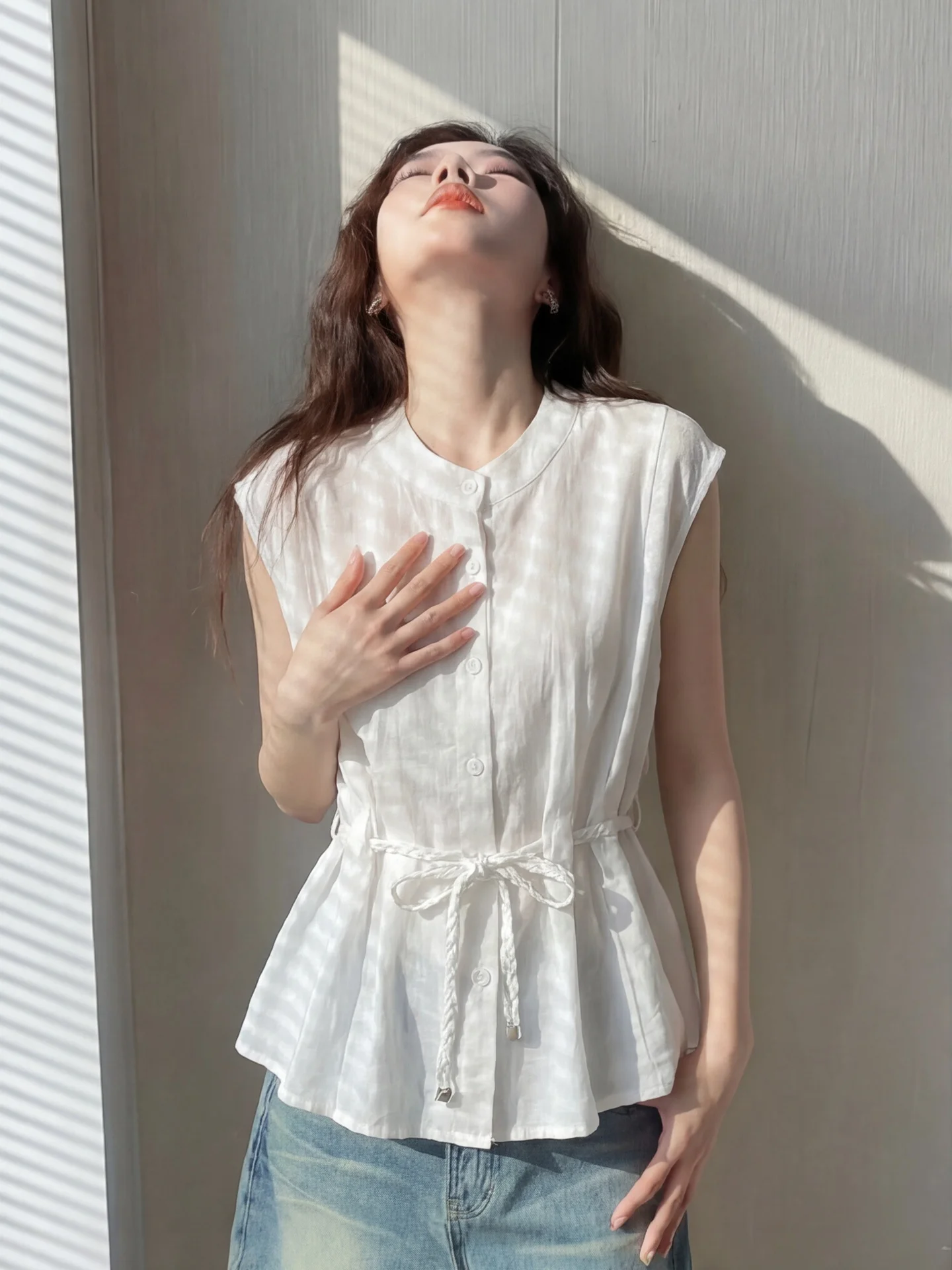 White Waist-Cinching Sleeveless Shirt Women's Loose Fashionable Summer Top High-End Feeling Youthful Korean Style Commute Wind
White Waist-Cinching Sleeveless Shirt Women's Loose Fashionable Summer Top High-End Feeling Youthful Korean Style Commute Wind