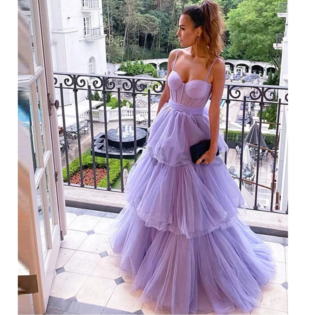 Elegant Women's Tulle Prom Dresses with Ruffles Spaghetti Straps A Line Corset Tiered Evening Gowns
Elegant Women's Tulle Prom Dresses with Ruffles Spaghetti Straps A Line Corset Tiered Evening Gowns