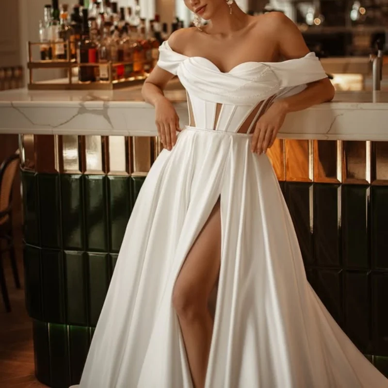 Satin White Wedding Dresses off-shoulder The corset Lace decal Bridal Gowns A skirt Bow multi-layer Made Customize
Satin White Wedding Dresses off-shoulder The corset Lace decal Bridal Gowns A skirt Bow multi-layer Made Customize