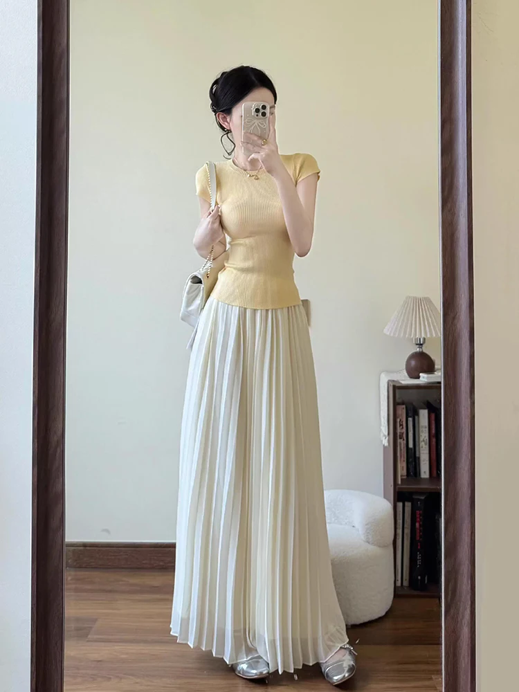 Dopne ing Slim Fit ort Sve вязаный топ женский летний новый Sle нежная антивозрастная плиссированная юбка комплект из двух предметов
Dopne ing Slim Fit ort Sve вязаный топ женский летний новый Sle нежная антивозрастная плиссированная юбка комплект из двух предметов