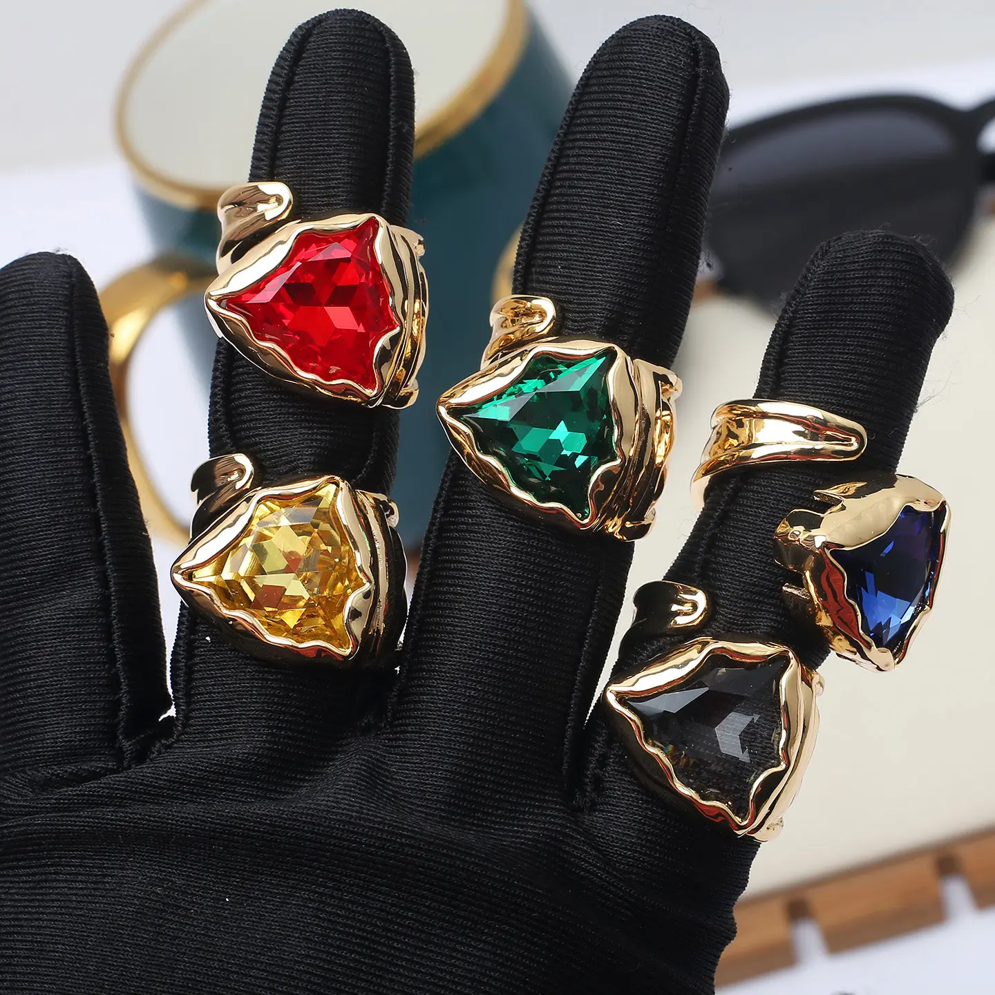 Triangular Zircon exaggerated ring, super sparkling top luxury geometric diamond-shaped open ring, large inlaid gemstone finger
Triangular Zircon exaggerated ring, super sparkling top luxury geometric diamond-shaped open ring, large inlaid gemstone finger