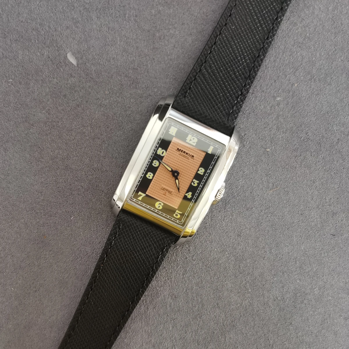 Мужские автоматические часы MERKUR Retangle 30 мм * 43 мм, механические наручные часы, винтажные, 30 м, водонепроницаемое сапфировое стекло NH05
Мужские автоматические часы MERKUR Retangle 30 мм * 43 мм, механические наручные часы, винтажные, 30 м, водонепроницаемое сапфировое стекло NH05