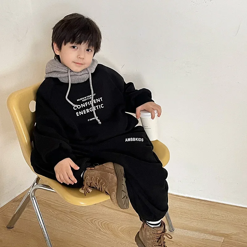 Children's 2025 Winter Thickened Austenitic Fleece Alphabet Sports Set for Boys and Girls Handsome and Plush Two Piece Set
Children's 2025 Winter Thickened Austenitic Fleece Alphabet Sports Set for Boys and Girls Handsome and Plush Two Piece Set