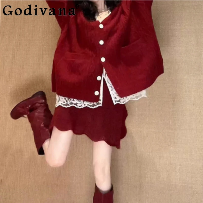 Women Autumn Winter French Retro Loose Red Sweater Knitted Cardigan Fashion Versatile High Waist A-line Short Skirt Elegant Sets
Women Autumn Winter French Retro Loose Red Sweater Knitted Cardigan Fashion Versatile High Waist A-line Short Skirt Elegant Sets