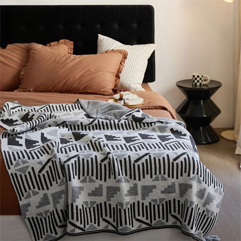 Bohemian style office rest blanket, homestay blanket, bed end blanket, tassel shawl blanket
Bohemian style office rest blanket, homestay blanket, bed end blanket, tassel shawl blanket