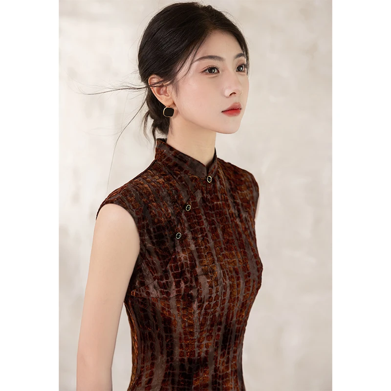 Винтажное бархатное платье Reverie in anghai для женщин, повседневное, в стиле ретро, с низким разрезом, без рукавов, с узором, модное
Винтажное бархатное платье Reverie in anghai для женщин, повседневное, в стиле ретро, с низким разрезом, без рукавов, с узором, модное