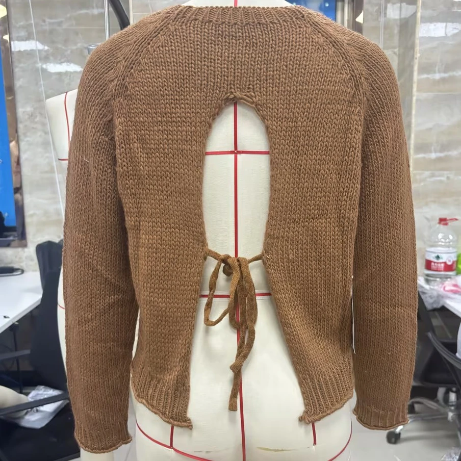 Vintage Women's Autumn Hollow Out Loose Sweater Solid Color Long Sleeve Round Neck Cutout Tie Back Knitwear Pullover
Vintage Women's Autumn Hollow Out Loose Sweater Solid Color Long Sleeve Round Neck Cutout Tie Back Knitwear Pullover
