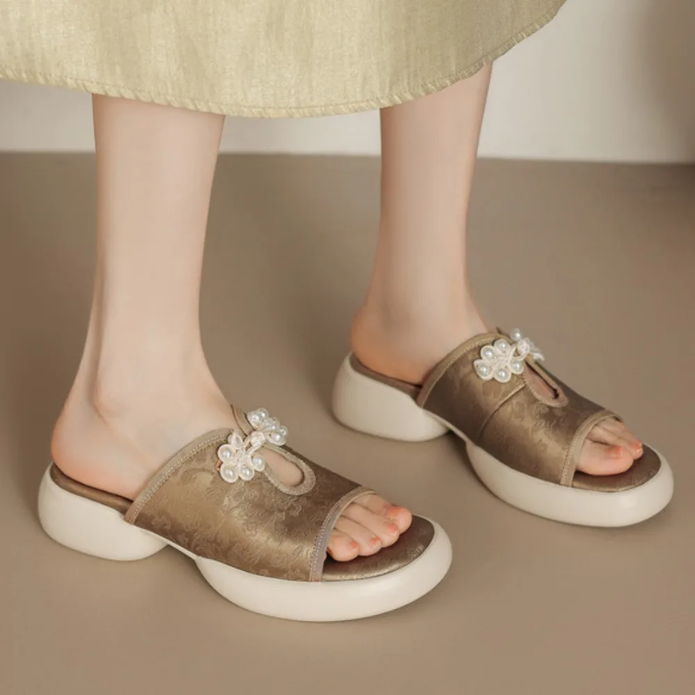 Summer Designer Woman Flat New Slippers Silk with Embroider Comfortable Women's Shoes Casual Bottom Slippers Women 2025 New
Summer Designer Woman Flat New Slippers Silk with Embroider Comfortable Women's Shoes Casual Bottom Slippers Women 2025 New