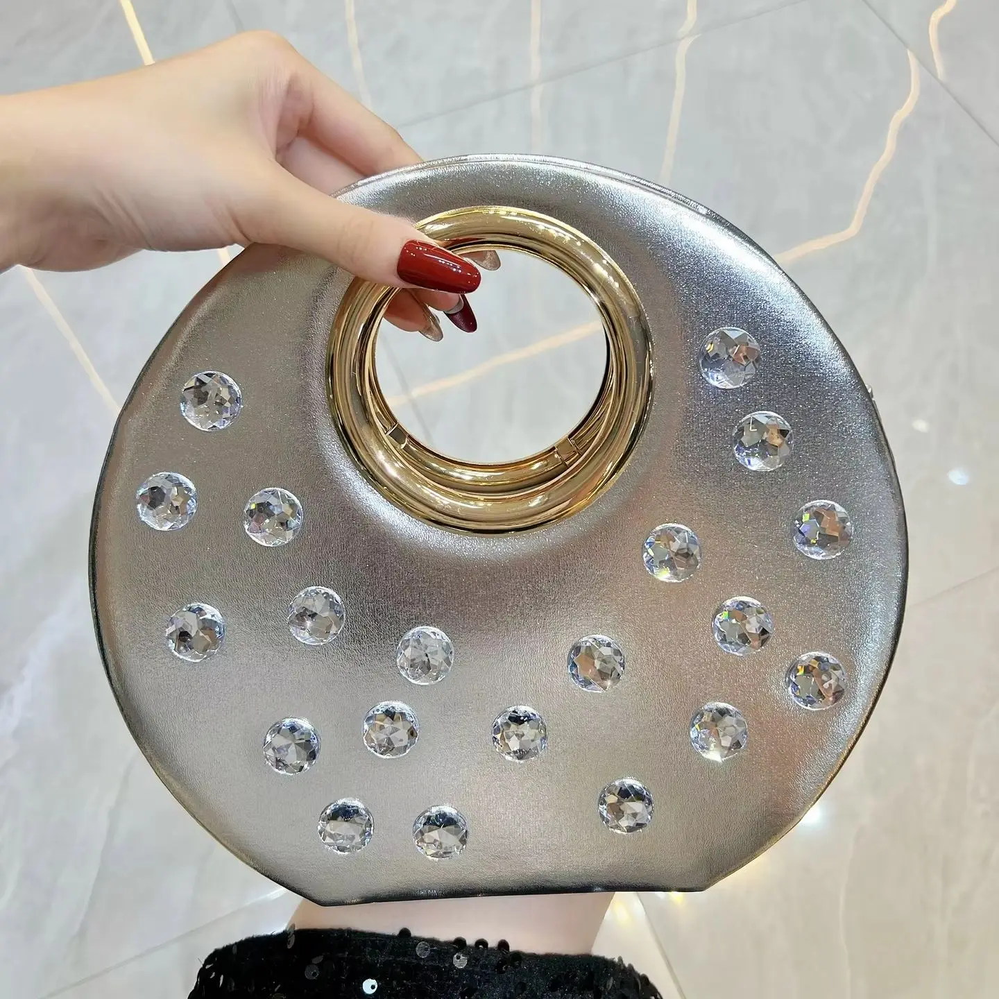 New Retro Round Evening Clutch, Rhinestone Dress Crossbody Bag, Stylish Handheld Bag for Women for Banquets & Parties
New Retro Round Evening Clutch, Rhinestone Dress Crossbody Bag, Stylish Handheld Bag for Women for Banquets & Parties