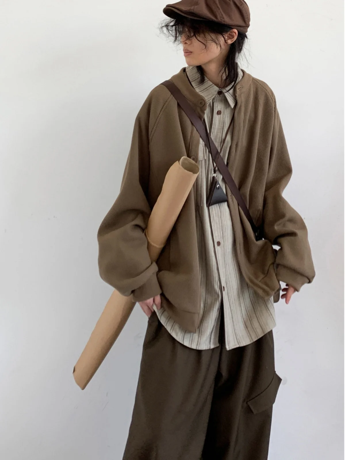 Свободная однотонная куртка в японском ретро-стиле для подростков, весна-осень, с открытыми плечами, свободного кроя, из тонкой ткани
Свободная однотонная куртка в японском ретро-стиле для подростков, весна-осень, с открытыми плечами, свободного кроя, из тонкой ткани