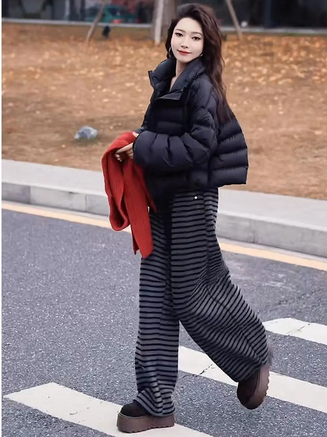 Women's Casual Pants 2026 Autumn Winter New Loose Slimming Striped Design Thickened Fleece Wide Leg Pants Commute Style
Women's Casual Pants 2026 Autumn Winter New Loose Slimming Striped Design Thickened Fleece Wide Leg Pants Commute Style