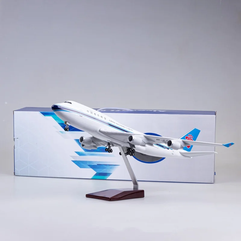 47cm Scale Aircraft B747 China Southern Cargo Airways Diecast airplane model toy Resin Model Kit With Landing Gear Boy Aviation
47cm Scale Aircraft B747 China Southern Cargo Airways Diecast airplane model toy Resin Model Kit With Landing Gear Boy Aviation