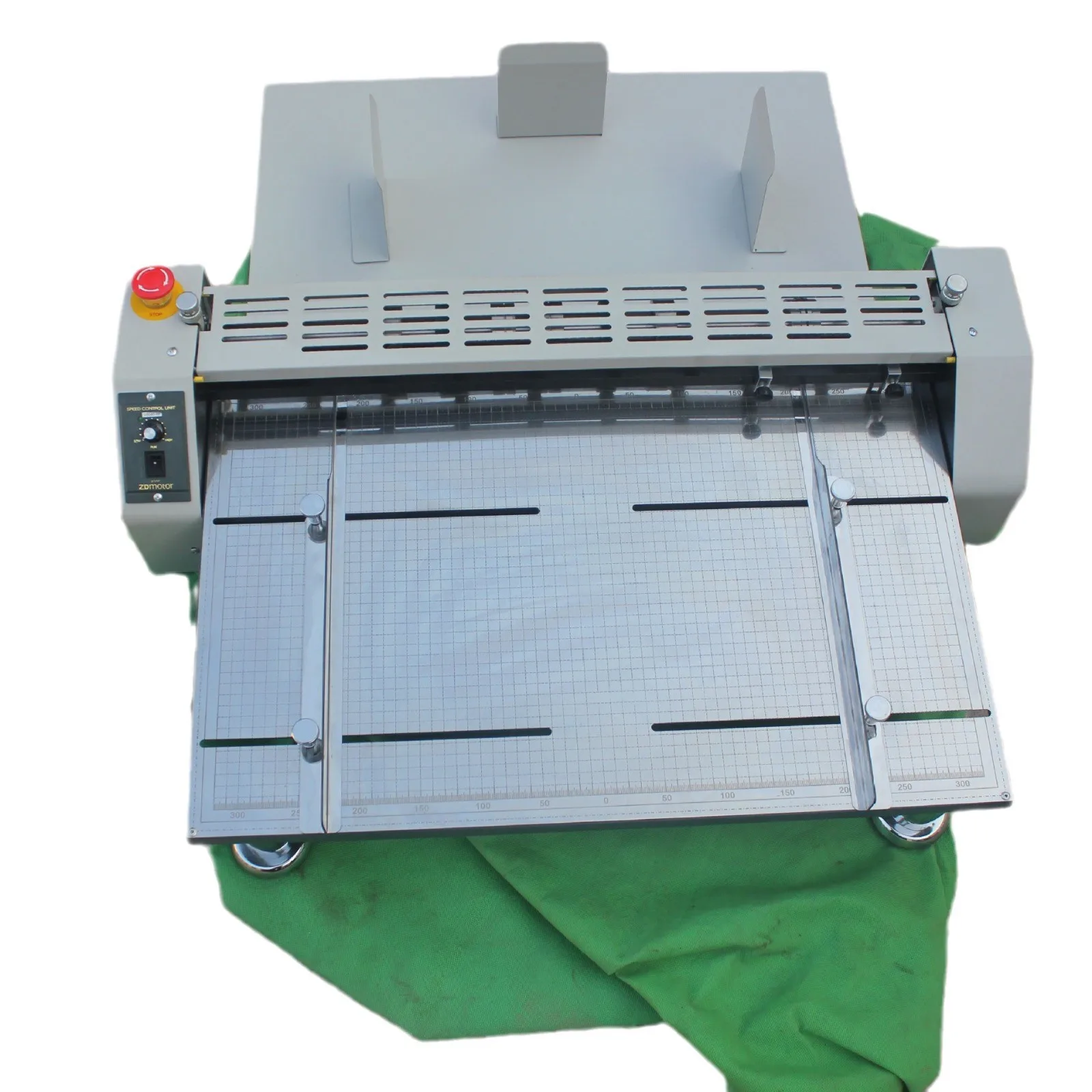640mm 24inch Multi Function Electric Paper Creasing Machine With Perforatorand Slitter
640mm 24inch Multi Function Electric Paper Creasing Machine With Perforatorand Slitter