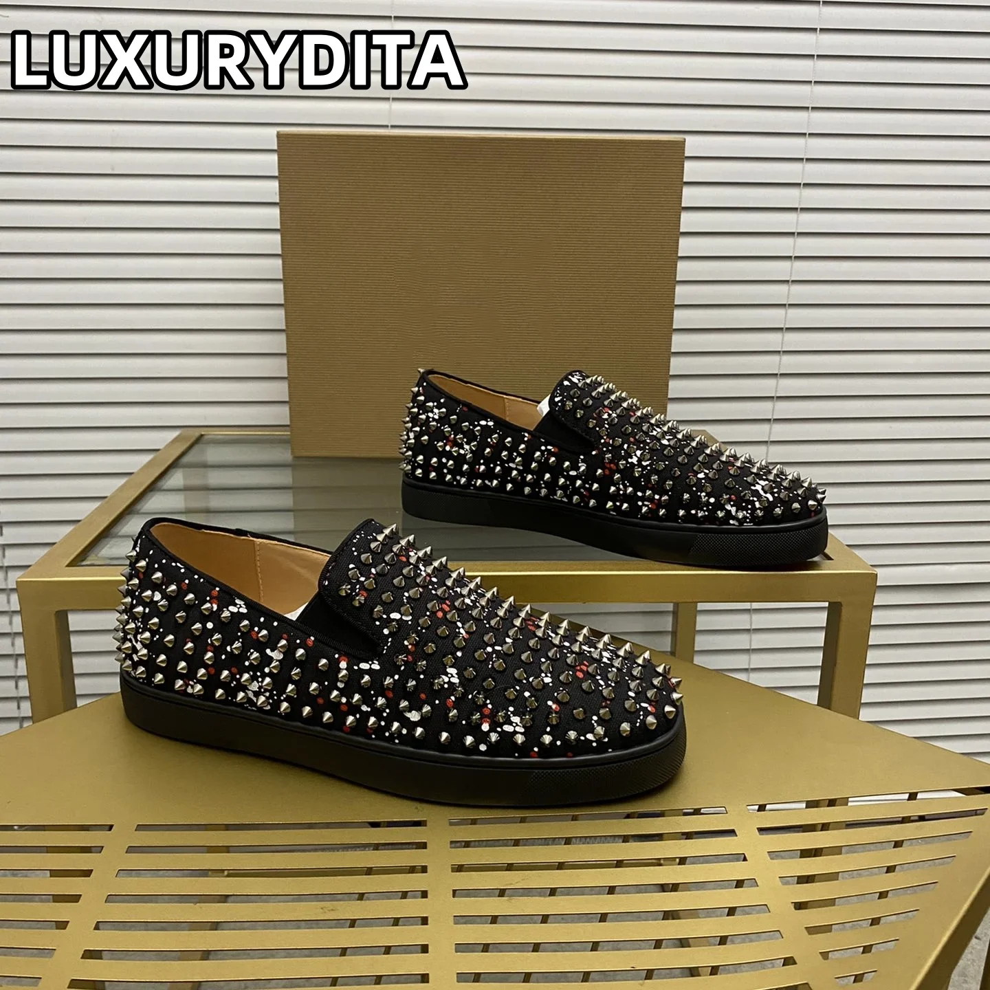 Top Quality Womens Trendy Casual Tennis Shoes Luxury Mens Real Leather Sneakers 35-48 Designr Rivet Red Soled Lovers Shoes M0040
Top Quality Womens Trendy Casual Tennis Shoes Luxury Mens Real Leather Sneakers 35-48 Designr Rivet Red Soled Lovers Shoes M0040