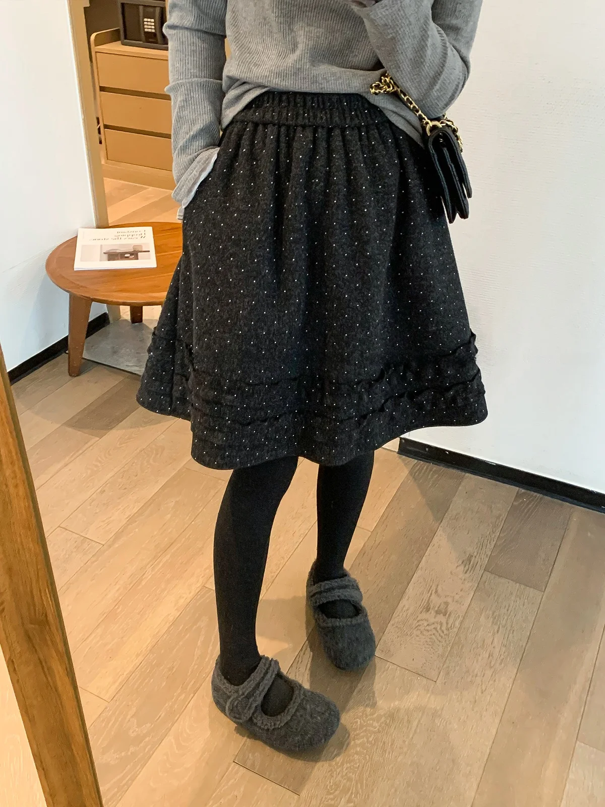 Юбка женская с высокой талией, черная, в горошек, на резинке, модная, зима 2025, новая, в стиле «Love Devil», короткая, средней длины
Юбка женская с высокой талией, черная, в горошек, на резинке, модная, зима 2025, новая, в стиле «Love Devil», короткая, средней длины