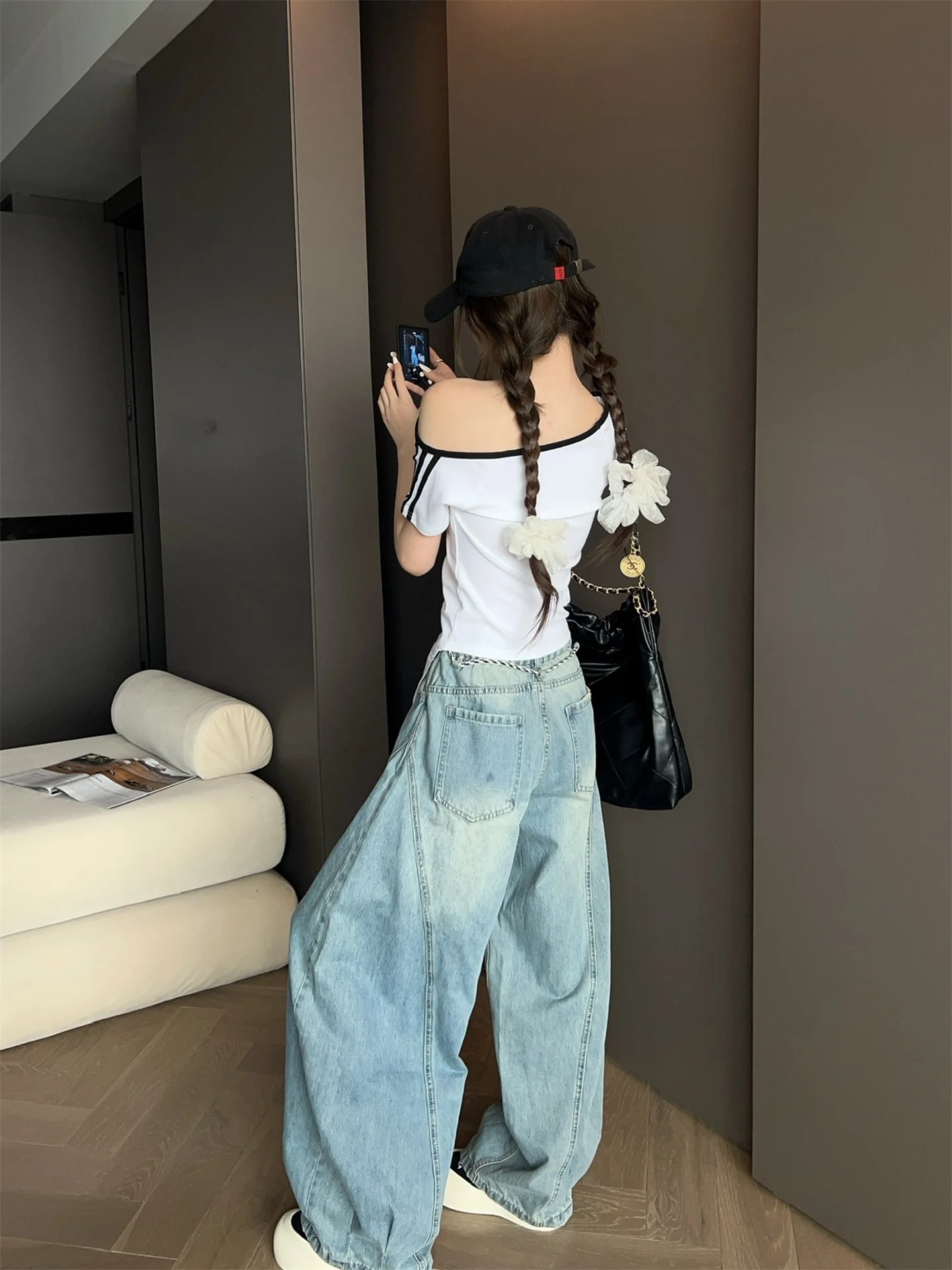 Fashionable Vintage Women's Jeans Loose Straight Leg Pants Spring 2026 New Style Versatile Wide Leg Trousers by MRS SHAO
Fashionable Vintage Women's Jeans Loose Straight Leg Pants Spring 2026 New Style Versatile Wide Leg Trousers by MRS SHAO