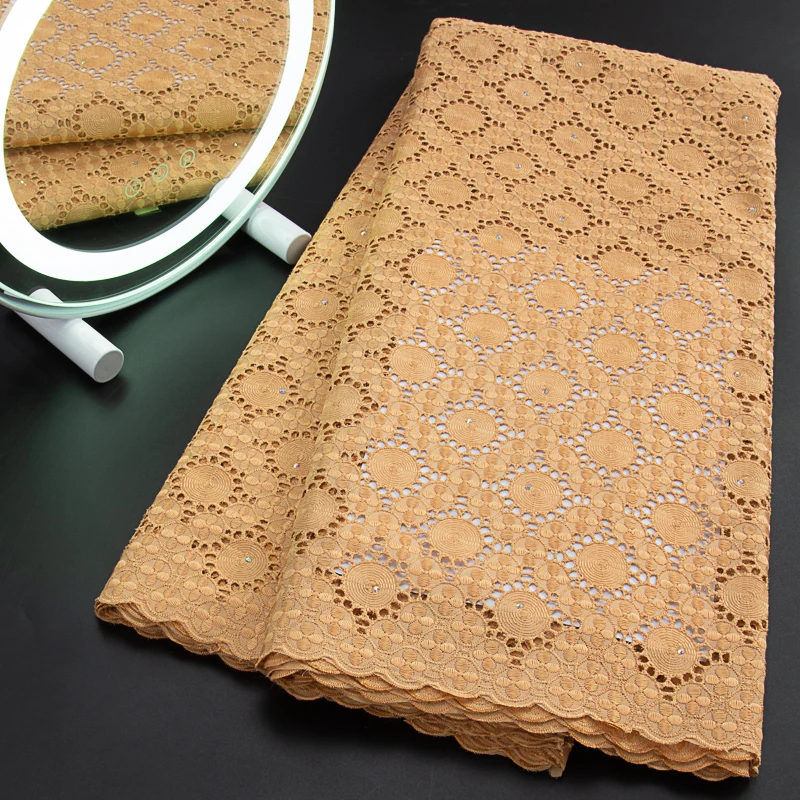 Swiss Voile Lace Fabric in Switzerland with Rhinestones New Design African Dry Lace Fabric for Elegant Wedding Dresses A 3175
Swiss Voile Lace Fabric in Switzerland with Rhinestones New Design African Dry Lace Fabric for Elegant Wedding Dresses A 3175