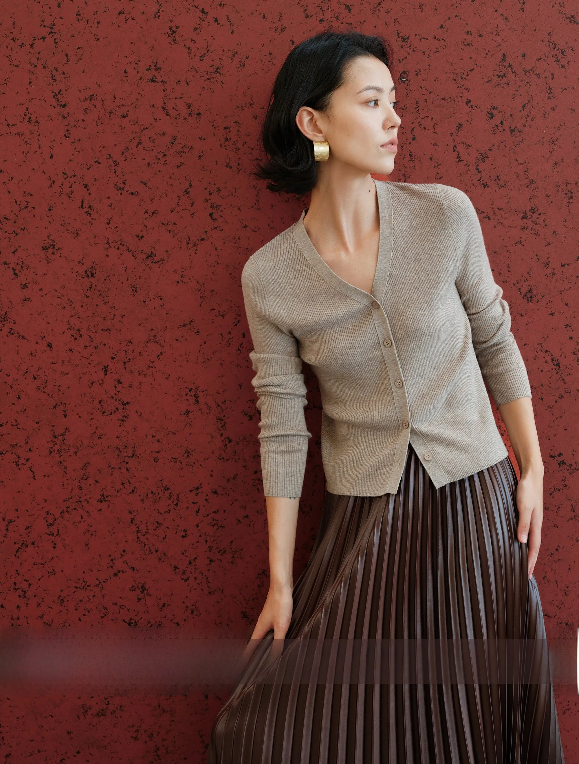 Chimai Rihua Роскошный мягкий шелковый шерстяной вязаный длинный кардиган све V-Ne, универсальный нейтральный цвет, блестящий женский трикотаж...
Chimai Rihua Роскошный мягкий шелковый шерстяной вязаный длинный кардиган све V-Ne, универсальный нейтральный цвет, блестящий женский трикотаж...