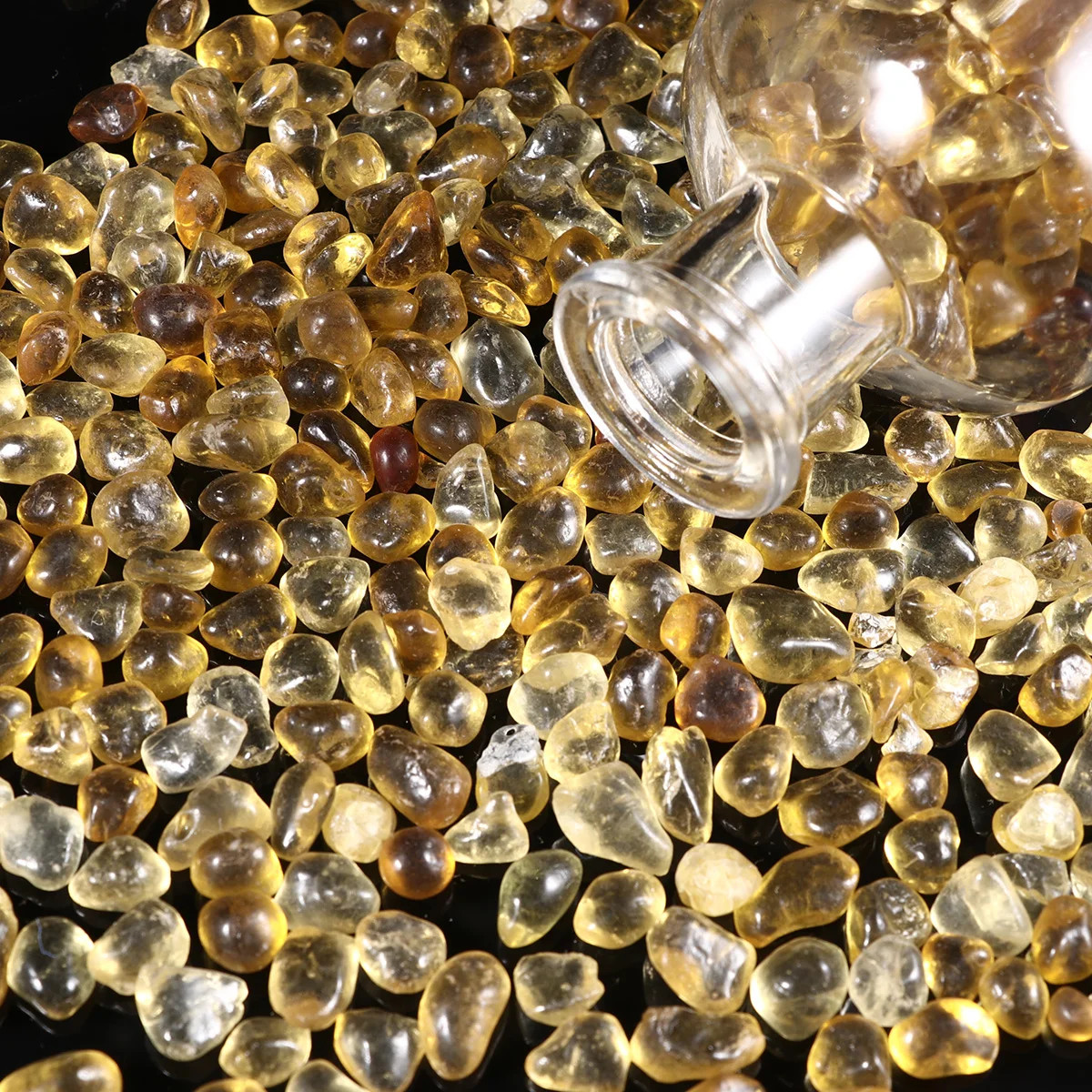 Glass Gravel DIY Fish Tank Decoration Colorful Glass Crystal Gravel for Home Store (5-9mm Amber Style 500g) 
Glass Gravel DIY Fish Tank Decoration Colorful Glass Crystal Gravel for Home Store (5-9mm Amber Style 500g)