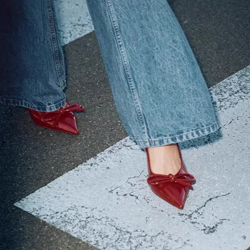 Spring and Autumn Period Thin Heels Shallow Mouth High Heels Pointed One Button Sandals Bow Shaped Single Shoes for Women
Spring and Autumn Period Thin Heels Shallow Mouth High Heels Pointed One Button Sandals Bow Shaped Single Shoes for Women