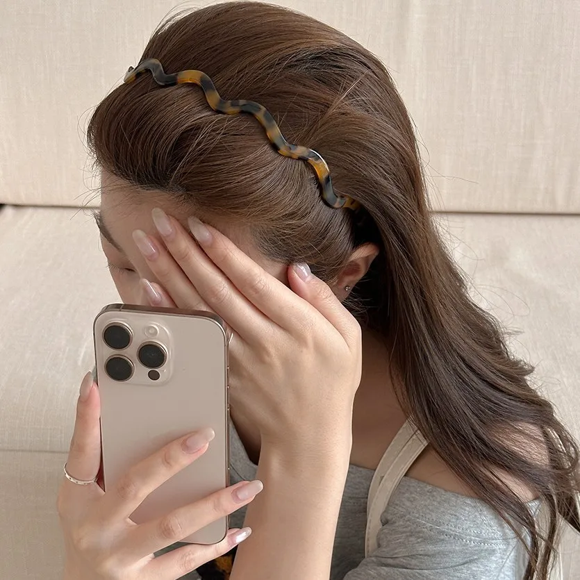 Thin Wavy Acetate Headband Retro Simple Tortoise Shell Color Hair Accessory for Women Daily Versatile
Thin Wavy Acetate Headband Retro Simple Tortoise Shell Color Hair Accessory for Women Daily Versatile