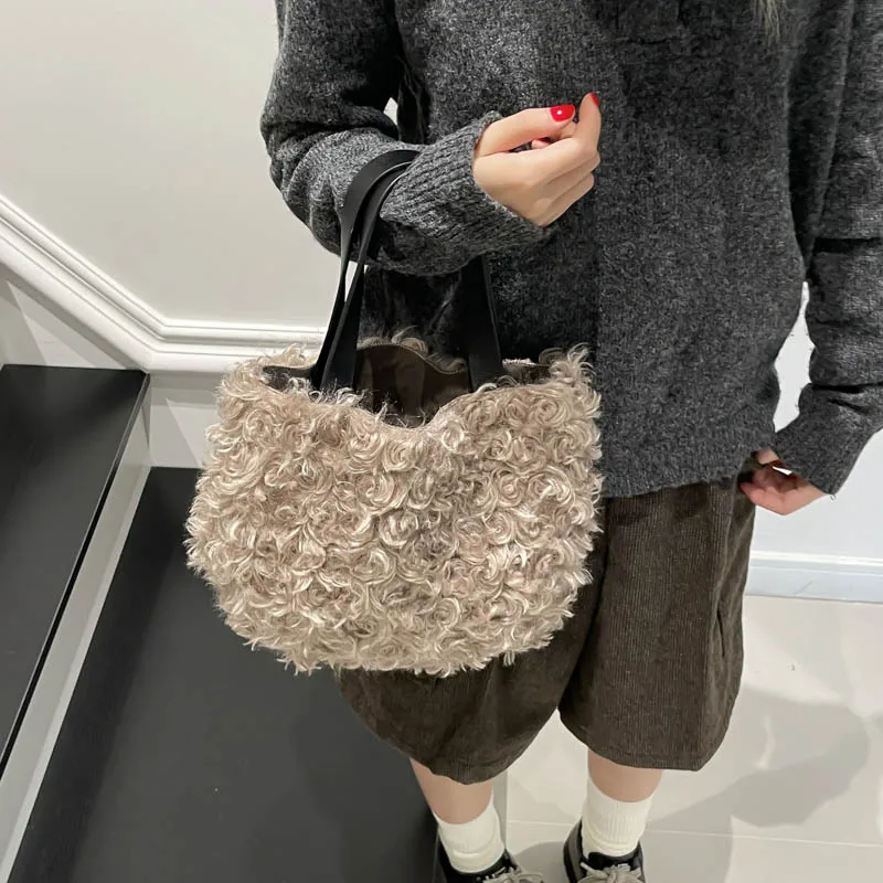 Пушистые плюшевые женские сумки на плечо из мягкой овечьей шерсти Зимние сумки-ведра из искусственной замши для женщин Дизайнерская сумка НОВЫЕ кошельки с клапаном
Пушистые плюшевые женские сумки на плечо из мягкой овечьей шерсти Зимние сумки-ведра из искусственной замши для женщин Дизайнерская сумка НОВЫЕ кошельки с клапаном