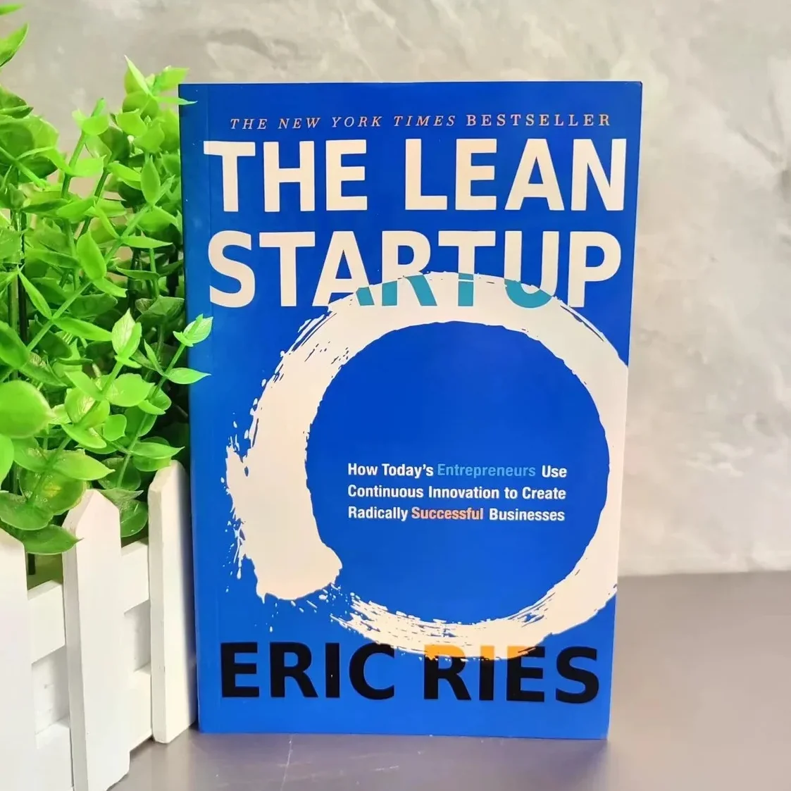 The Lean Startup By Eric Ries Growth Mindset Startups Growth Thinking Books For New Ventures Business English Guide Book
The Lean Startup By Eric Ries Growth Mindset Startups Growth Thinking Books For New Ventures Business English Guide Book