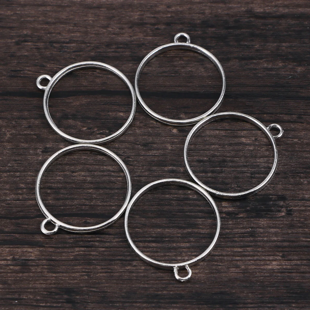 10Pcs Alloy Round Pendants Open Back Bezel Blank for DIY Jewelry Making Dangle Earring Anklet Keyring Decor Silver
10Pcs Alloy Round Pendants Open Back Bezel Blank for DIY Jewelry Making Dangle Earring Anklet Keyring Decor Silver