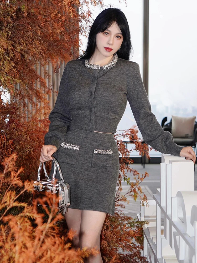 SP Home South Oil High-End Women's Winter Heavy-Du Diamond-Embedded ort Knitted Cardigan Jaet plus Skirt Set
SP Home South Oil High-End Women's Winter Heavy-Du Diamond-Embedded ort Knitted Cardigan Jaet plus Skirt Set