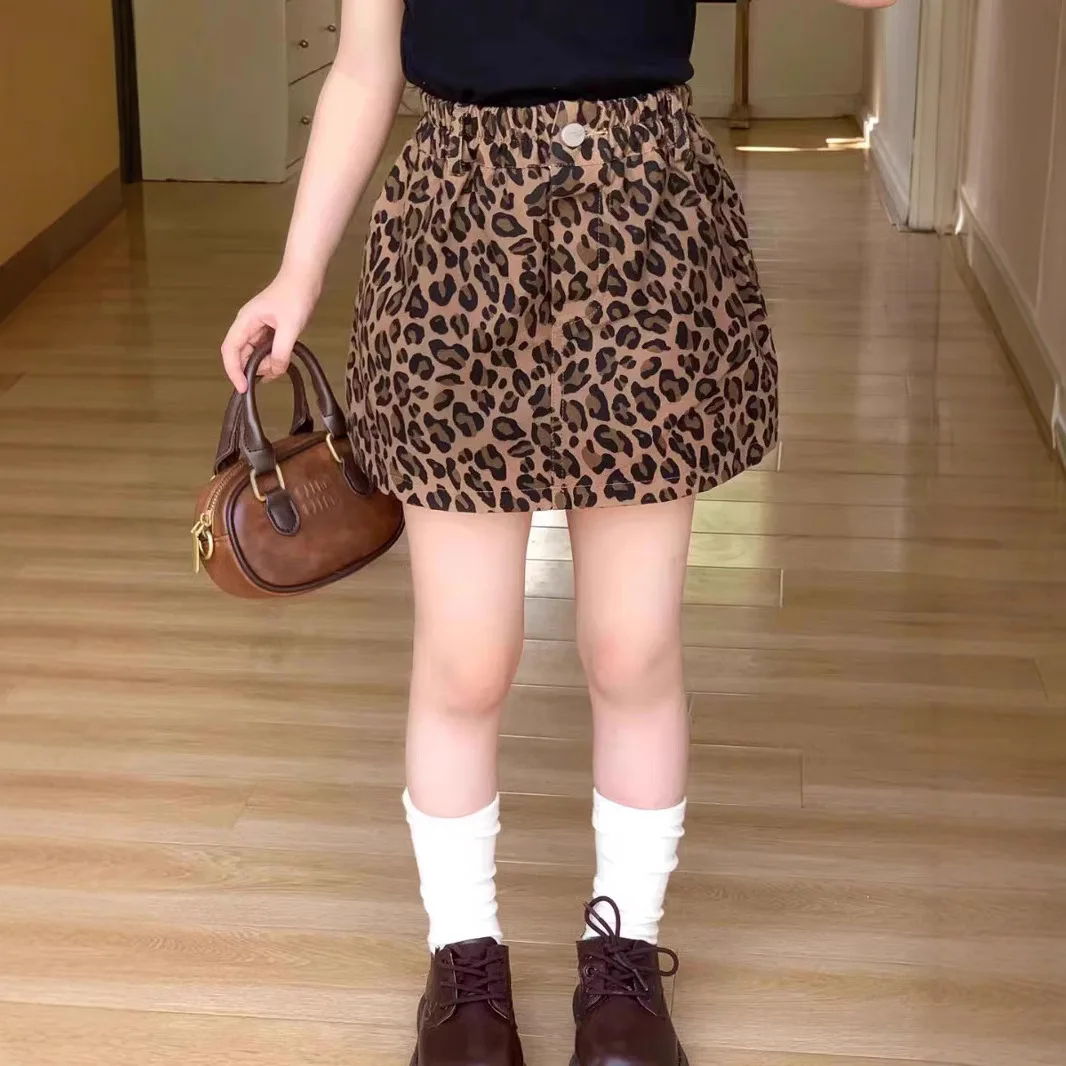 Summer Girl Suit Baby Foreign Style Children's Korean Version Fashionable Letter Vest T-shirt Leopard Print Skirt
Summer Girl Suit Baby Foreign Style Children's Korean Version Fashionable Letter Vest T-shirt Leopard Print Skirt