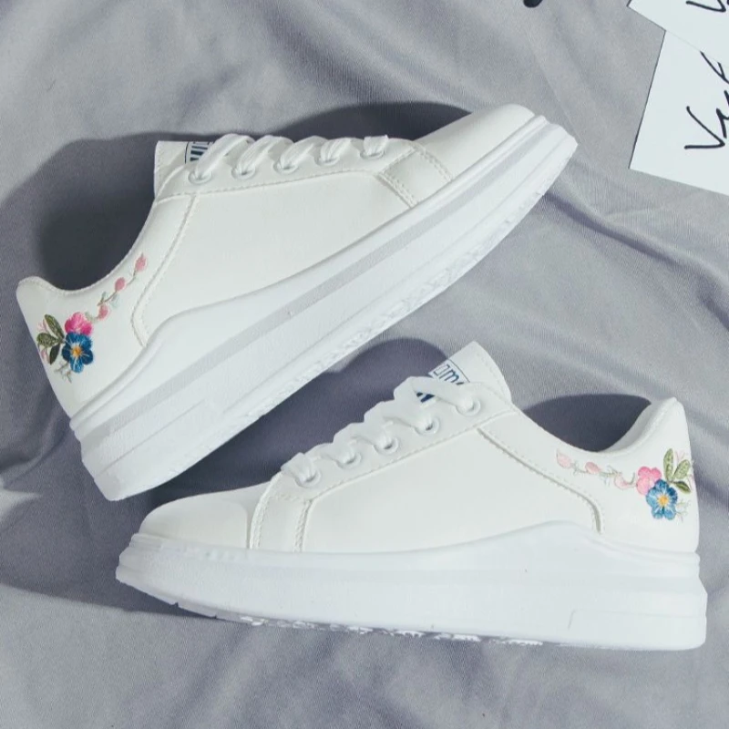 Breathable White Sneakers Women Thin Lightweight 2026 Spring Autumn Internet Famous Sport Skate Casual Shoes
Breathable White Sneakers Women Thin Lightweight 2026 Spring Autumn Internet Famous Sport Skate Casual Shoes
