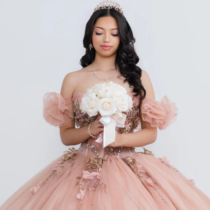 Simple Light Pink Quinceanera Dress off-shoulder Sequins Crystal 3D Flower Decal Long tail vestidos de 15 Quinceanera Customize
Simple Light Pink Quinceanera Dress off-shoulder Sequins Crystal 3D Flower Decal Long tail vestidos de 15 Quinceanera Customize