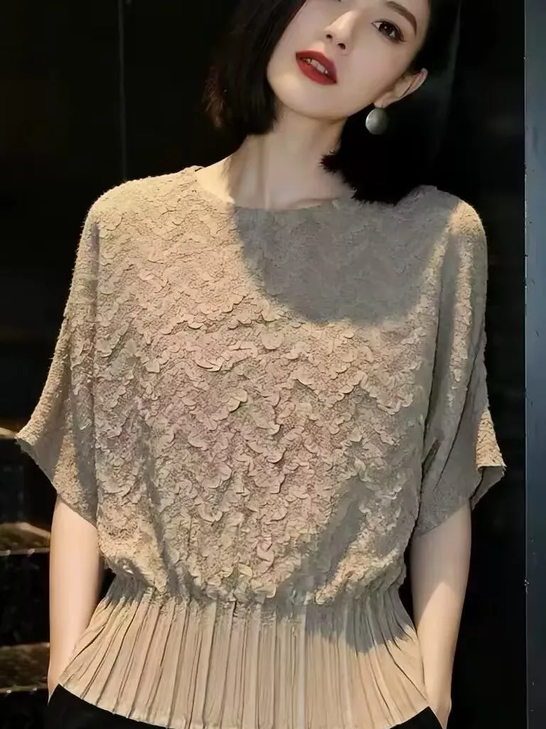 Loose Short Sleeve Pleated T-Shirt Women Summer Fashion Slimming Hand Pleated Heavy Work Thin Elastic Top Commute Style round...
Loose Short Sleeve Pleated T-Shirt Women Summer Fashion Slimming Hand Pleated Heavy Work Thin Elastic Top Commute Style round...
