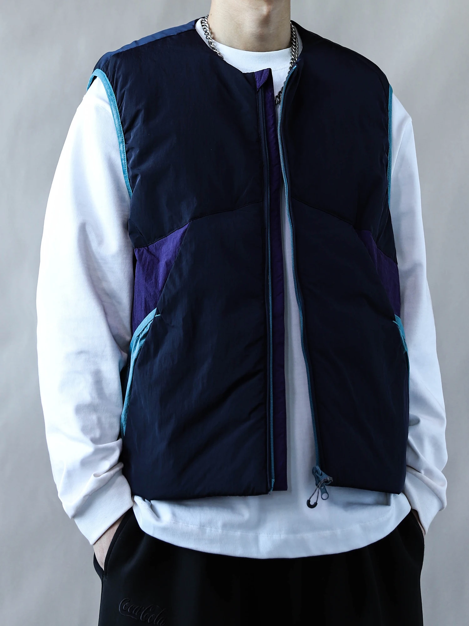 Мужской пуховый жилет Color Blo, повседневный, свободный, теплый, фиолетовый, 2025, молодежный, из нейлоновой ткани, с круглым вырезом
Мужской пуховый жилет Color Blo, повседневный, свободный, теплый, фиолетовый, 2025, молодежный, из нейлоновой ткани, с круглым вырезом