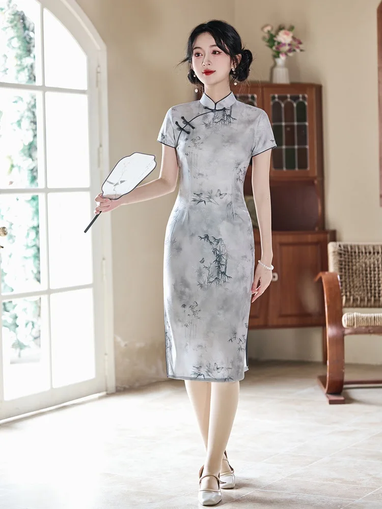 Traditional Print Mid-Length Cheongsam Women Vintage Dress Fashion Summer Short Sleeve Qipao
Traditional Print Mid-Length Cheongsam Women Vintage Dress Fashion Summer Short Sleeve Qipao