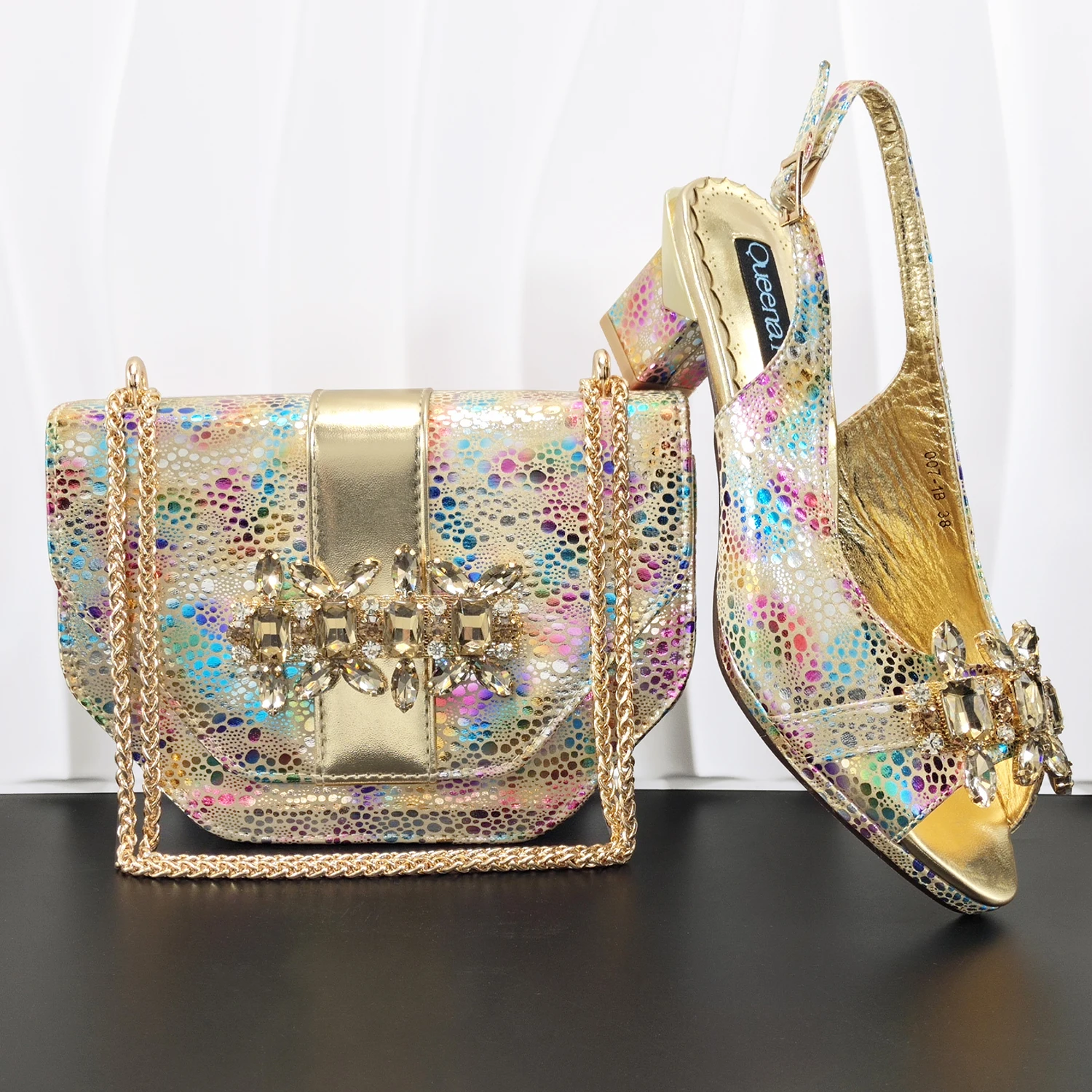 INS Hot Selling Colorful Print and Rhinestone Decoration Design Gold Party Wedding Pointed Toe Ladies High Heels and Bag Set
INS Hot Selling Colorful Print and Rhinestone Decoration Design Gold Party Wedding Pointed Toe Ladies High Heels and Bag Set