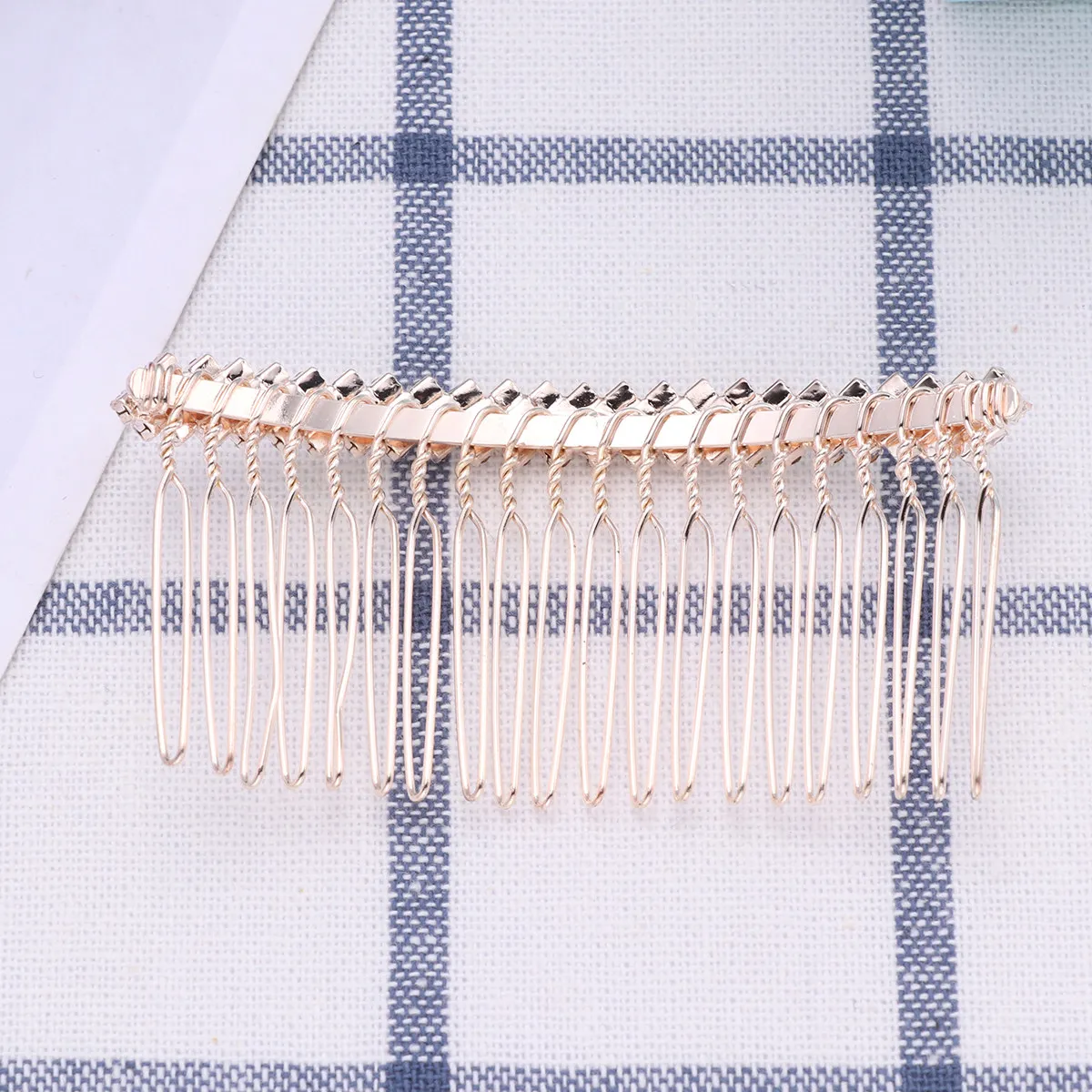 1Pcs Pearl Bow Hair Comb Elegant Rhinestone Alloy Hair Accessory for Bride Bridesmaid Flower Wedding Party Event Wear
1Pcs Pearl Bow Hair Comb Elegant Rhinestone Alloy Hair Accessory for Bride Bridesmaid Flower Wedding Party Event Wear