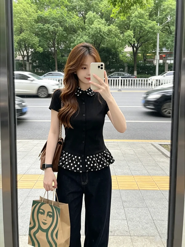 Женская летняя футболка Slim Fit с коротким рукавом и воротником в стиле кукольного воротника в горошек, модный дизайн в корейском стиле, универсальный повседневный топ
Женская летняя футболка Slim Fit с коротким рукавом и воротником в стиле кукольного воротника в горошек, модный дизайн в корейском стиле, универсальный повседневный топ