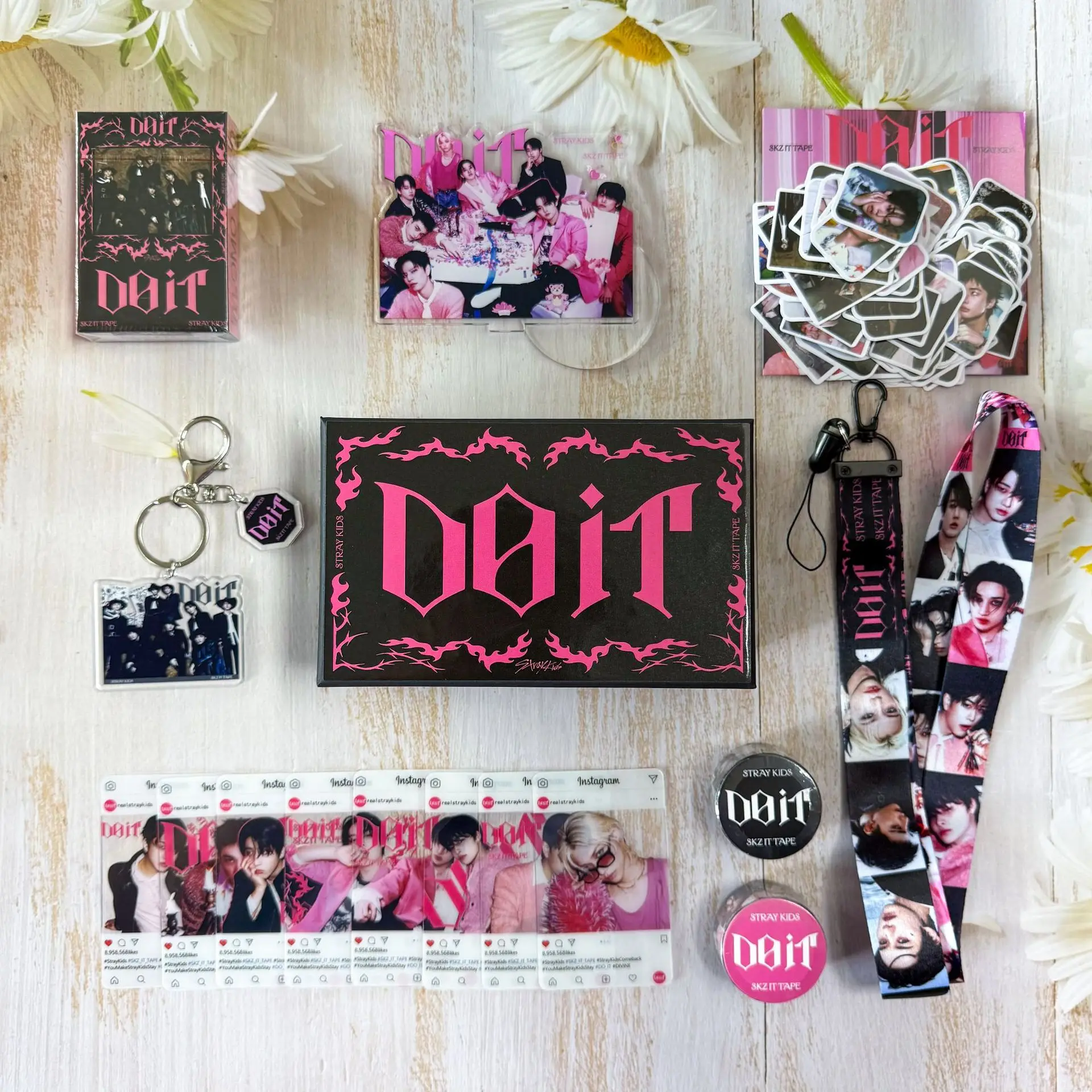 SKZOO new KPOP StrayKids gift box mini album DO IT peripheral keychain sticker small card hanging rope set for collecting holida
SKZOO new KPOP StrayKids gift box mini album DO IT peripheral keychain sticker small card hanging rope set for collecting holida