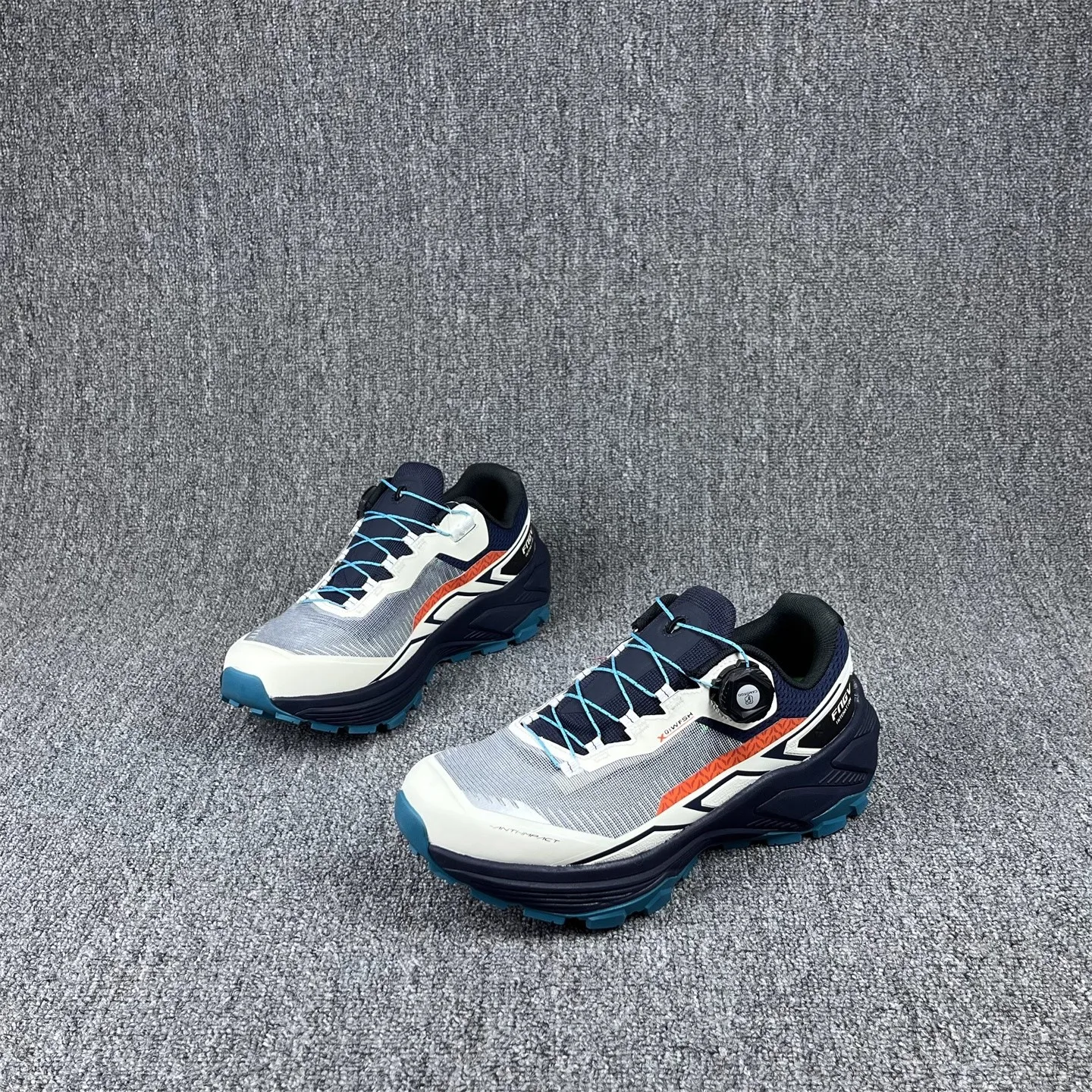 New lightweight, breathable, durable, high-quality, non-slip, anti-friction outdoor walking shoes and hiking shoes. Very good. 
New lightweight, breathable, durable, high-quality, non-slip, anti-friction outdoor walking shoes and hiking shoes. Very good.