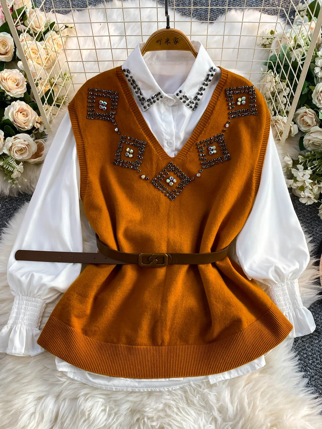 Fashionable Diamond Embellished Heavyweight Collared Shirt Women's Summer Outerwear Knitted Slimming Top Waist-Cinching
Fashionable Diamond Embellished Heavyweight Collared Shirt Women's Summer Outerwear Knitted Slimming Top Waist-Cinching