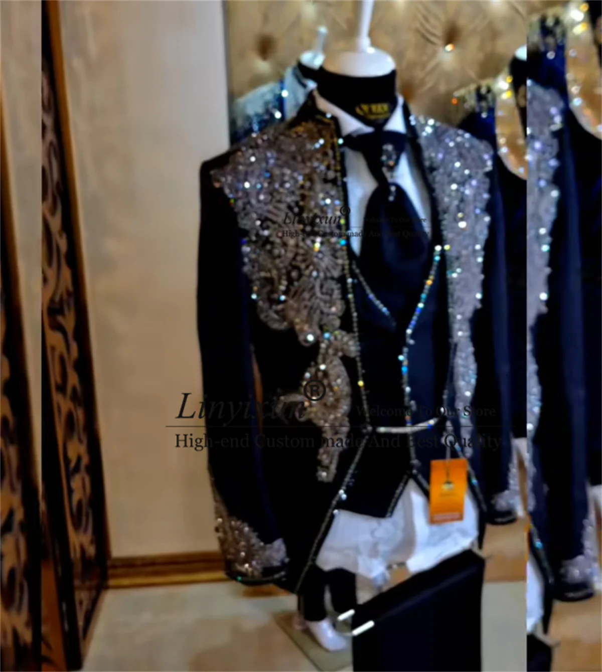 Luxury Beaded Rhinestone Men Suit 3 Pieces Sets Groom Tuxedos Slim Fit Wedding ropa hombre Customized Formal Party Blazers
Luxury Beaded Rhinestone Men Suit 3 Pieces Sets Groom Tuxedos Slim Fit Wedding ropa hombre Customized Formal Party Blazers