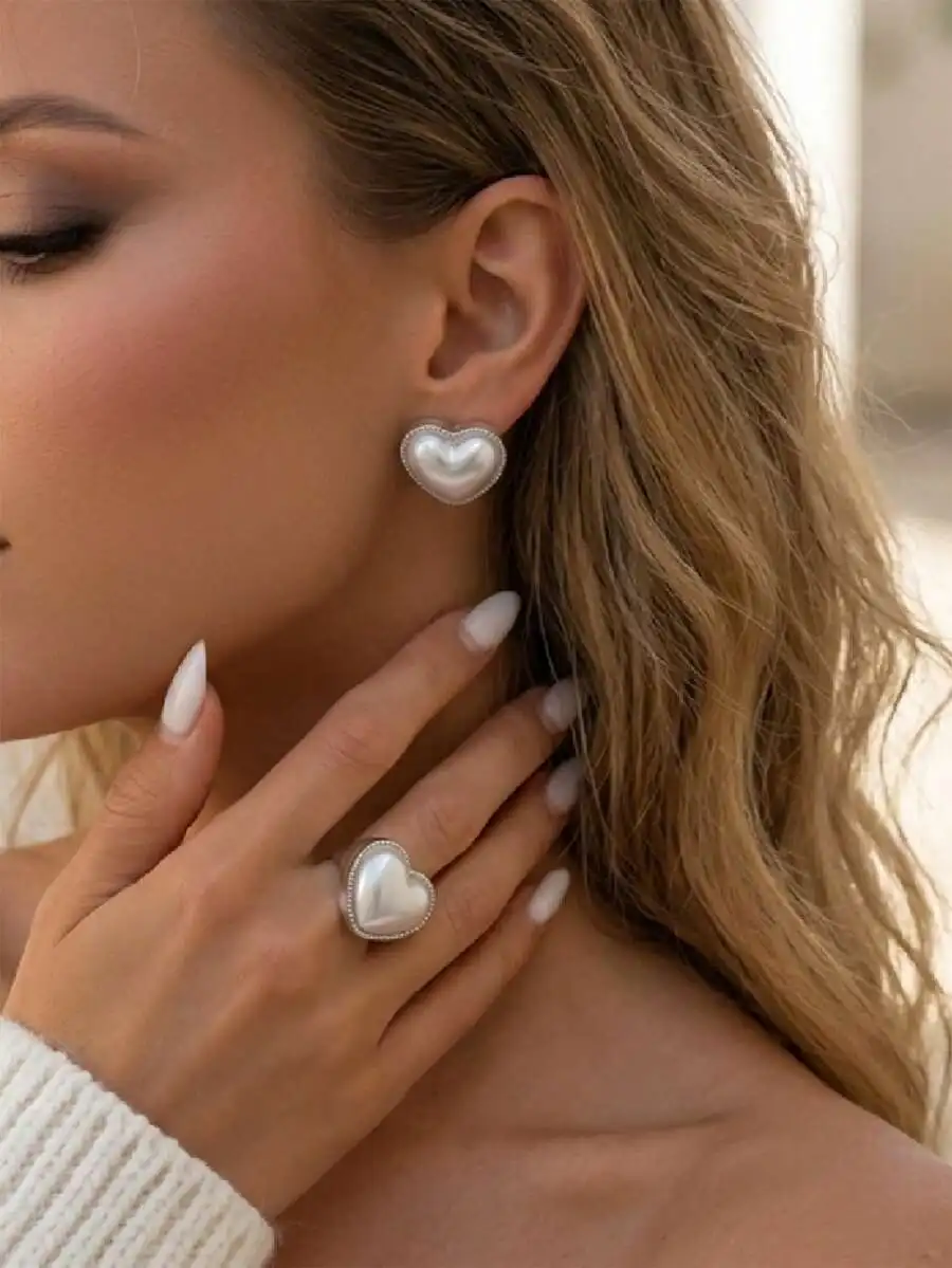 Elegant 3-Piece Heart Pearl Jewelry Set: Stud Earrings And Ring For Women, Versatile For Everyday And Special Events
Elegant 3-Piece Heart Pearl Jewelry Set: Stud Earrings And Ring For Women, Versatile For Everyday And Special Events