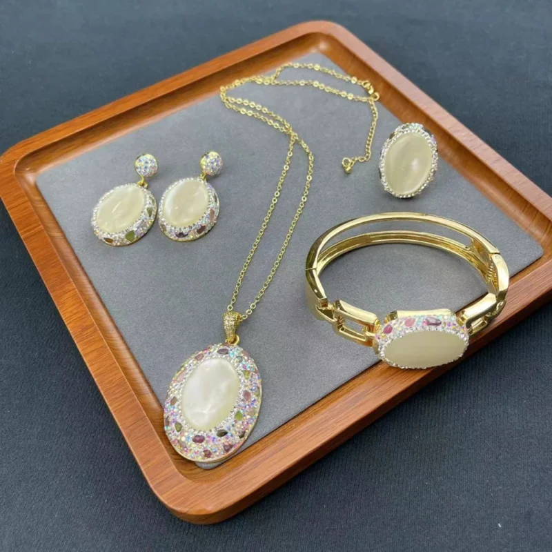 European And American White Shell Necklace Earrings Rings Bracelets Handmade Women'S Inlaid Rhinestone Jewelry Set Accessories
European And American White Shell Necklace Earrings Rings Bracelets Handmade Women'S Inlaid Rhinestone Jewelry Set Accessories