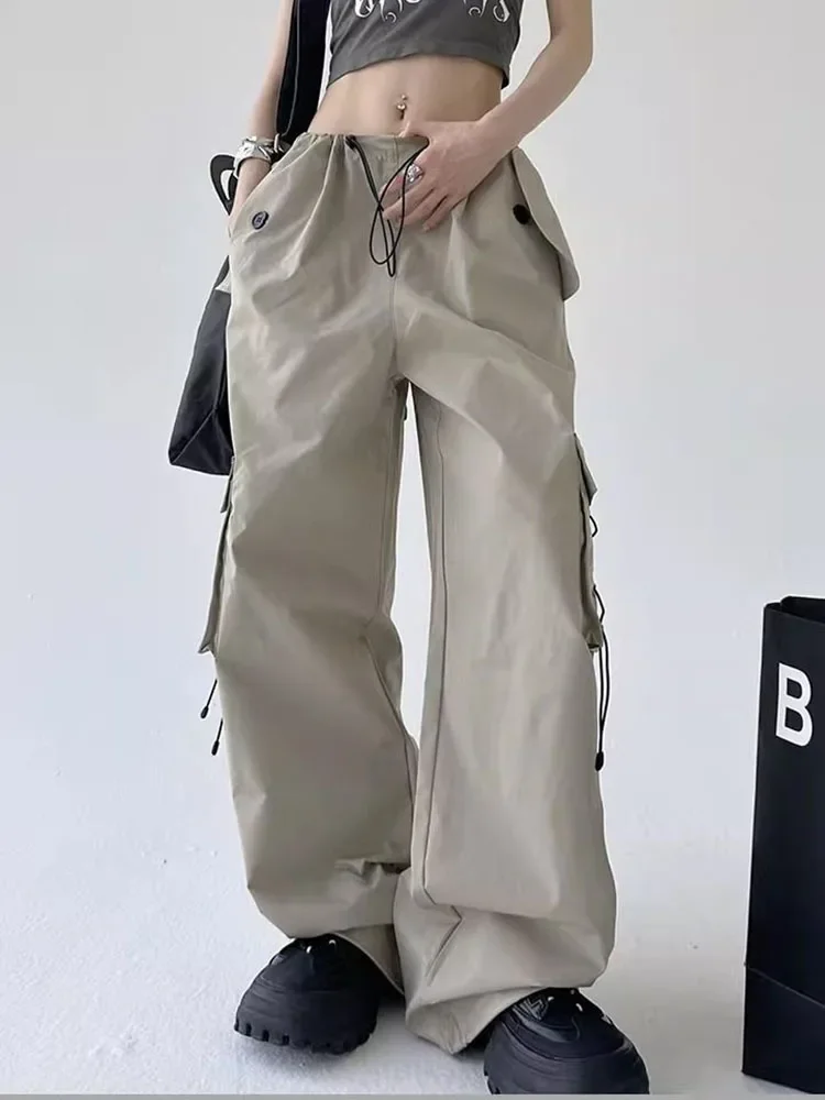 Chic Design Baggy Elastic Waist Cargo Pants Korean Vintage Loose Spodnie 2025 New Women Casual Drawstring Wide Leg Pantalones
Chic Design Baggy Elastic Waist Cargo Pants Korean Vintage Loose Spodnie 2025 New Women Casual Drawstring Wide Leg Pantalones