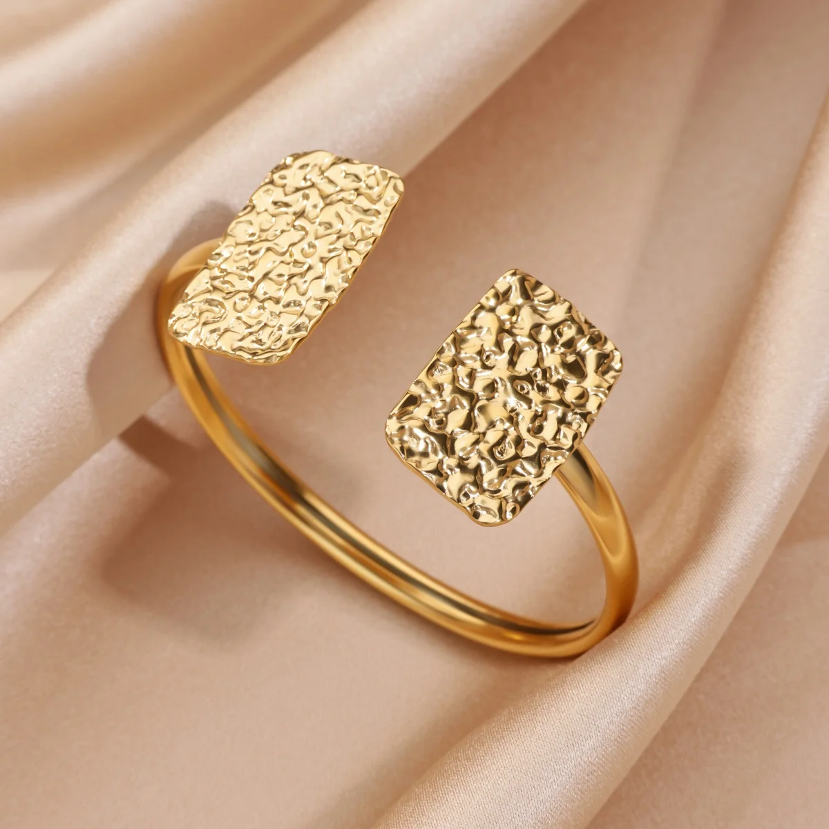 Vintage Square Textured Bangles For Women Gold Color Stainless Stee Square Cuff Bangle Wedding Party Daily Jewelry Gift
Vintage Square Textured Bangles For Women Gold Color Stainless Stee Square Cuff Bangle Wedding Party Daily Jewelry Gift