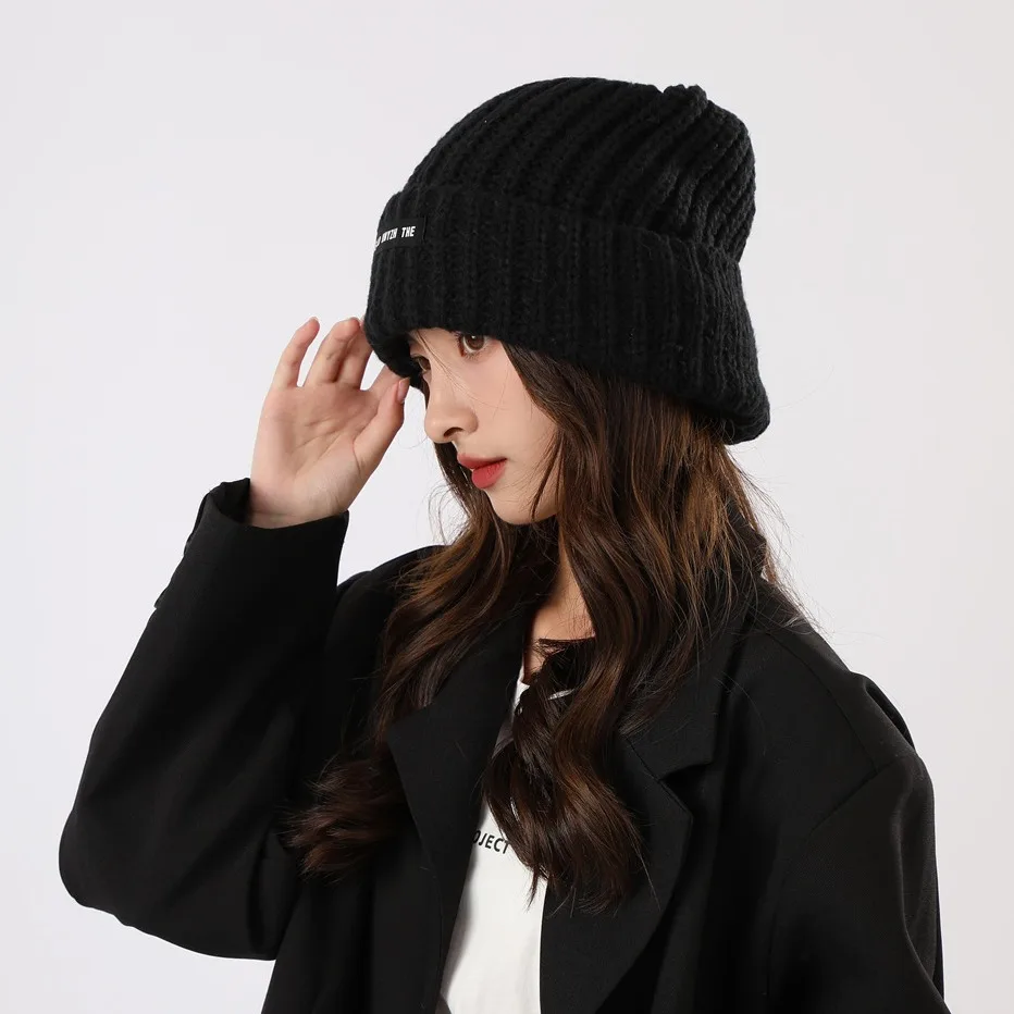 Fashion autumn and winter hats for women, thickened warm beanies for women
Fashion autumn and winter hats for women, thickened warm beanies for women
